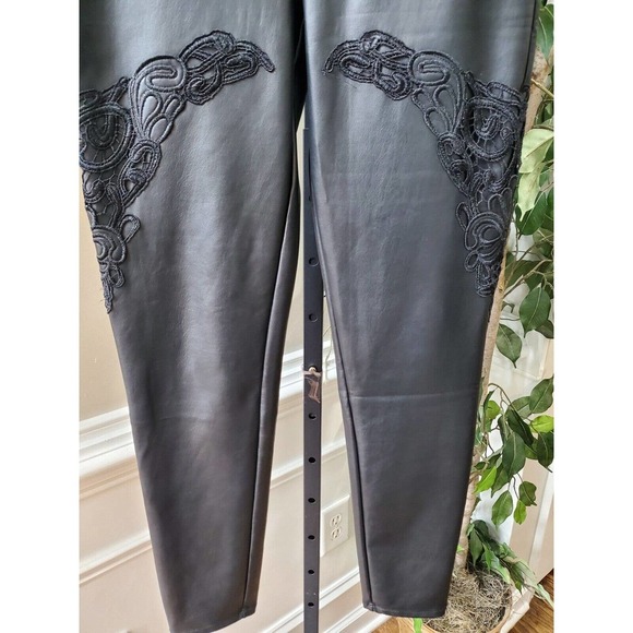 Bebe Women's Solid Black Polyester Pull On Mid Rise Skinny Fit Pant Size X-Small - Picture 4 of 12